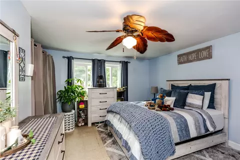 Bedroom - 143 Duncan Rd, Warwick, RI 02886 photo 4 of 6