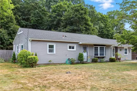 7 Douglas Cir, Greenville, RI 02828