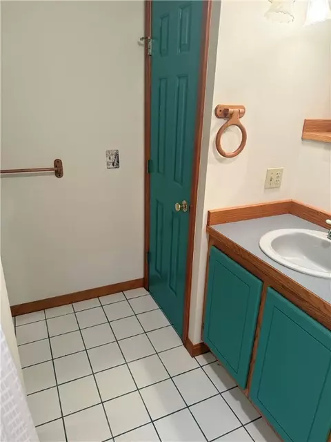 Bath - 127 Killingly Rd, Foster, RI 02825 photo 2 of 2