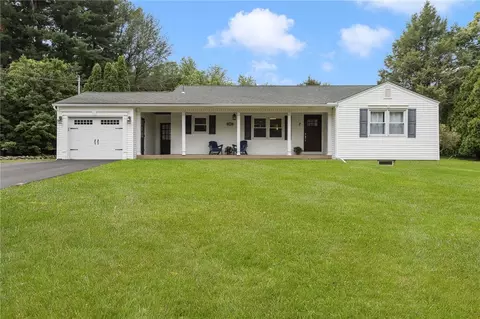 7 Jencks Rd, Cumberland, RI 02864