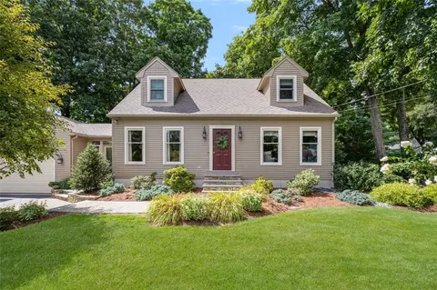 5 Royal Ct, Cumberland, RI 02864