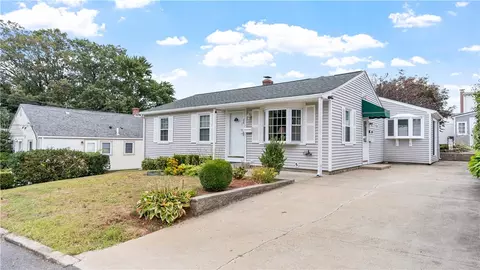 66 Fairmont Ave, Pawtucket, RI 02860