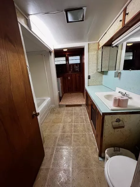 216 Maple St, Woonsocket, RI 02895 photo 8