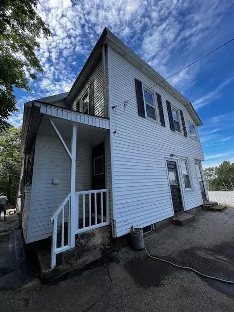 216 Maple St, Woonsocket, RI 02895 photo 3