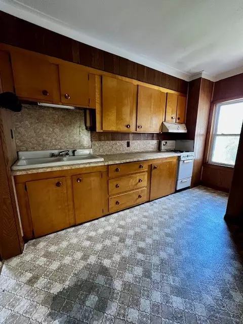 216 Maple St, Woonsocket, RI 02895 photo 14