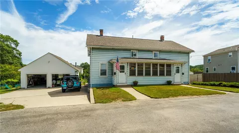 11 Ivy St, West Warwick, RI 02893