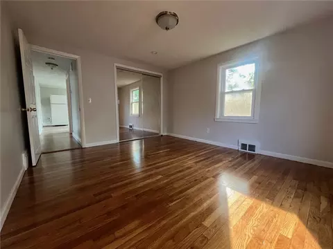Bedroom - 100 Kenneth Ave, Warwick, RI 02889 photo 1 of 2