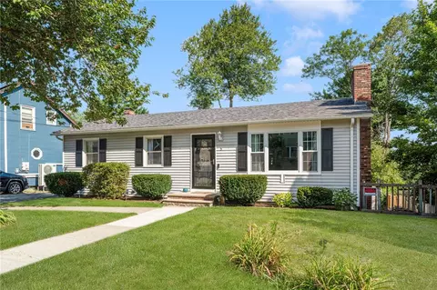 5 Versailles St, Cranston, RI 02920