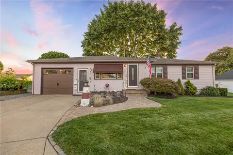 41 Yeoman Ave, Cranston, RI 02920