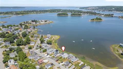 45 Cedar Ave, Portsmouth, RI 02871