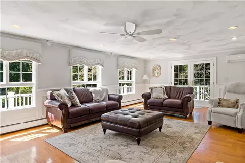 Living - 14 Dawn Ln, Coventry, RI 02816 photo 2 of 3