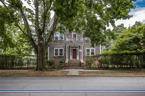 82 High St, Bristol, RI 02809