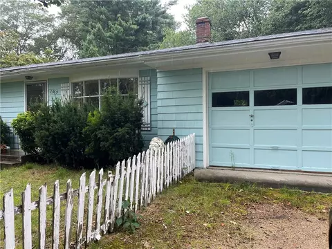 1369 Hope Rd, Hope, RI 02831