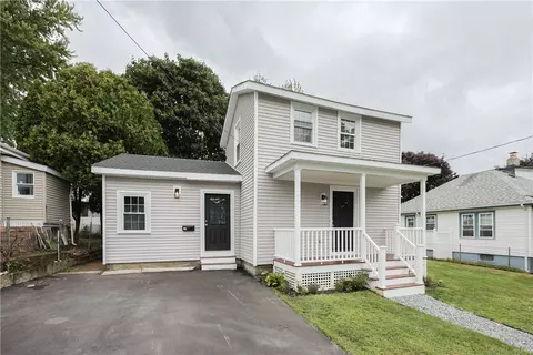 101 Grosvenor Ave, Pawtucket, RI 02860