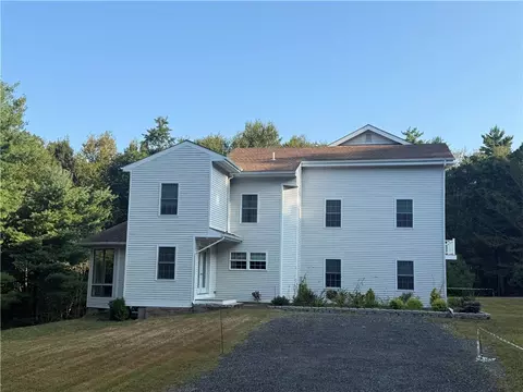52 Tug Hollow Rd, Richmond, RI 02892
