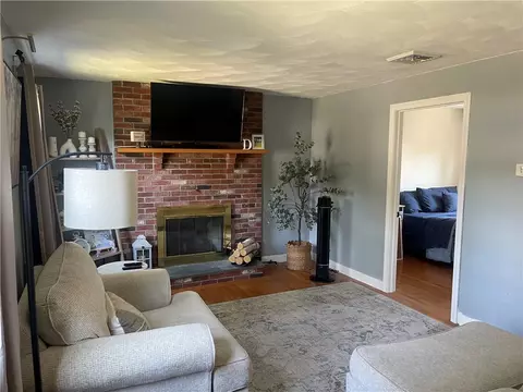 Living - 144 Vernon St, Warwick, RI 02889 photo 1 of 2
