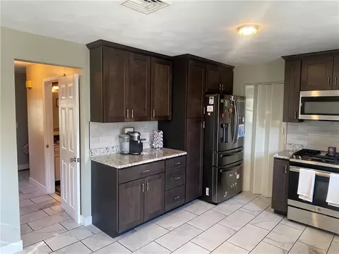 Kitchen - 144 Vernon St, Warwick, RI 02889 photo 2 of 4