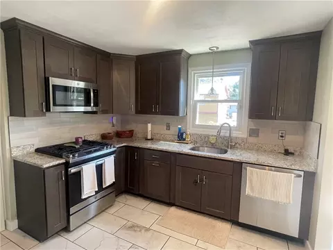 Kitchen - 144 Vernon St, Warwick, RI 02889 photo 3 of 4