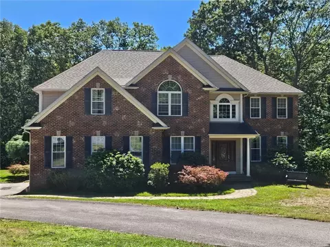 54 Autumn Ln, West Kingston, RI 02892