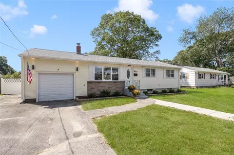 48 Wellington Ave, Warwick, RI 02886