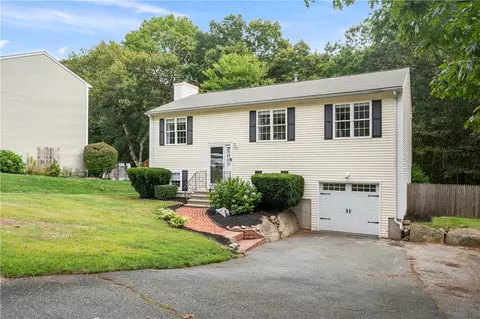 16 Walker Ln, Coventry, RI 02816 photo 3