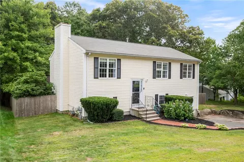 16 Walker Ln, Coventry, RI 02816 photo 2