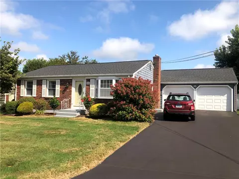 85 Knollwood Dr, Woonsocket, RI 02895