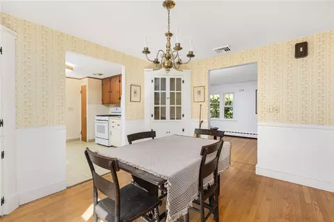 Dining - 169 Lansdowne Rd, Warwick, RI 02888 photo 2 of 3