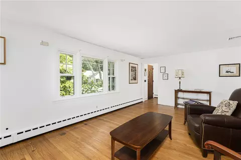 Living - 169 Lansdowne Rd, Warwick, RI 02888 photo 1 of 5