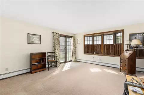 Living - 169 Lansdowne Rd, Warwick, RI 02888 photo 5 of 5