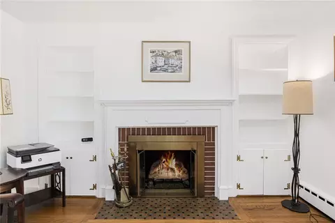 Living - 169 Lansdowne Rd, Warwick, RI 02888 photo 2 of 5