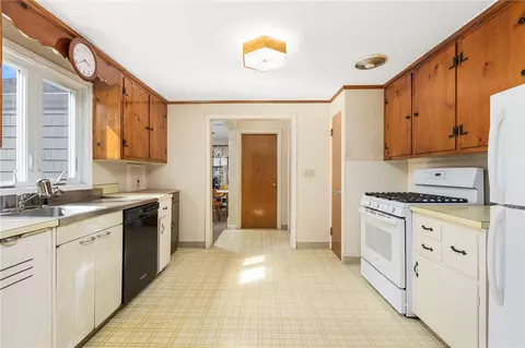 Kitchen - 169 Lansdowne Rd, Warwick, RI 02888 photo 1 of 3