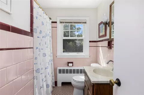 Bath - 169 Lansdowne Rd, Warwick, RI 02888 photo 1 of 1