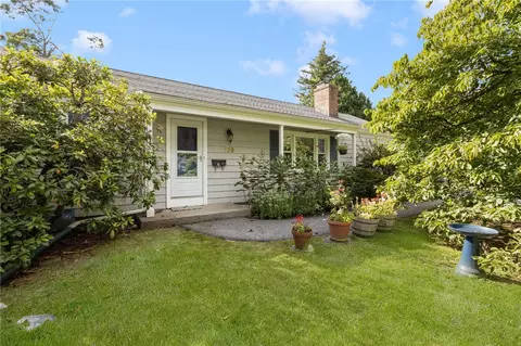 169 Lansdowne Rd, Warwick, RI 02888
