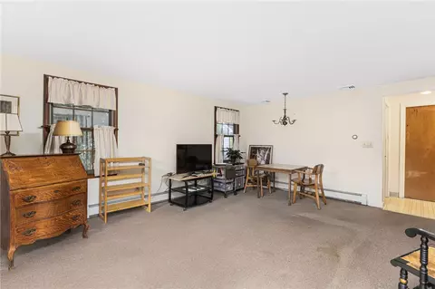 Living - 169 Lansdowne Rd, Warwick, RI 02888 photo 4 of 5