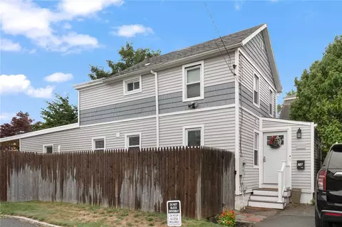 26 Pearl St, Newport, RI 02840