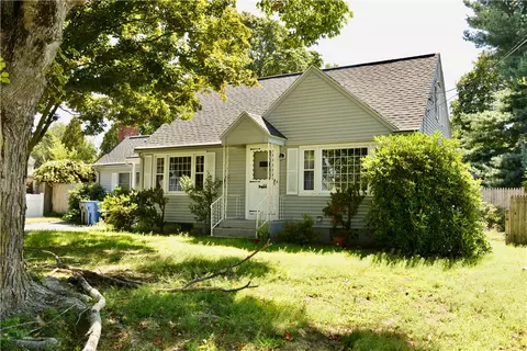 15 Westhill Dr, Cranston, RI 02920