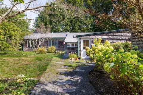 40 Indian Ter, Middletown, RI 02842