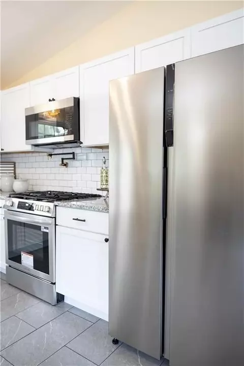 Kitchen - 259 Buttonwoods Ave, Warwick, RI 02886 photo 5 of 6