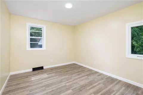 Bedroom - 259 Buttonwoods Ave, Warwick, RI 02886 photo 2 of 3