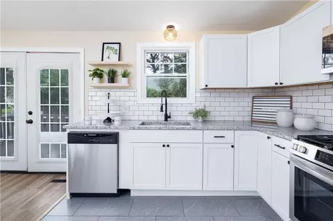 Kitchen - 259 Buttonwoods Ave, Warwick, RI 02886 photo 1 of 6