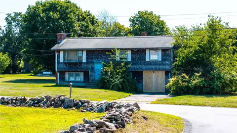 236 Dexter St, Portsmouth, RI 02871