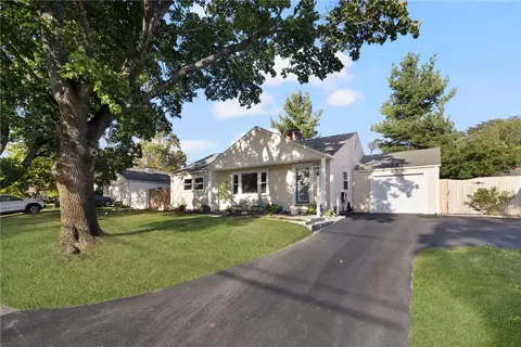 102 Howie Ave, Warwick, RI 02888