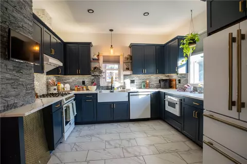 530 Post Rd, Warwick, RI 02888