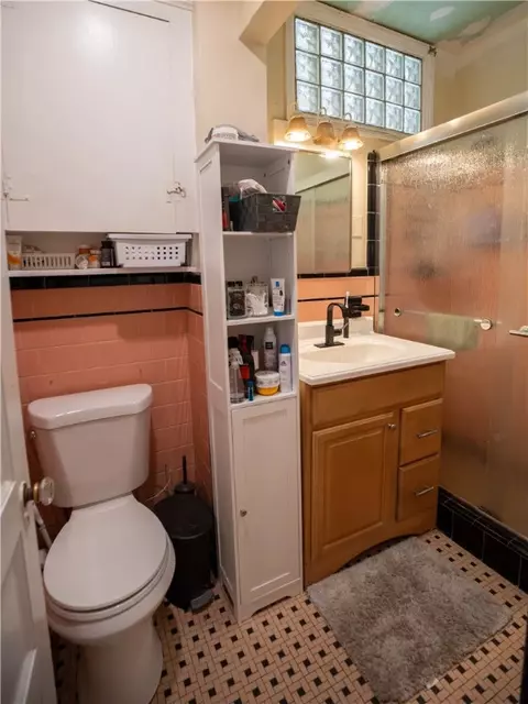 Bath - 530 Post Rd, Warwick, RI 02888 photo 1 of 2