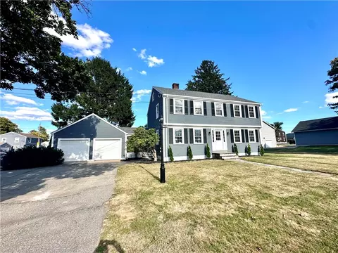 426 Metacom Ave, Bristol, RI 02809