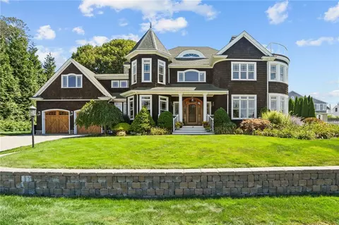 74 Bayberry Rd, Narragansett, RI 02882