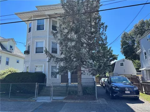 93 Oakland Ave, Pawtucket, RI 02861
