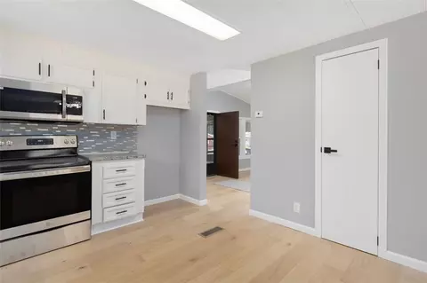 Entry Way - 6 Sherwood Valley Ln, Coventry, RI 02816 photo 1 of 1