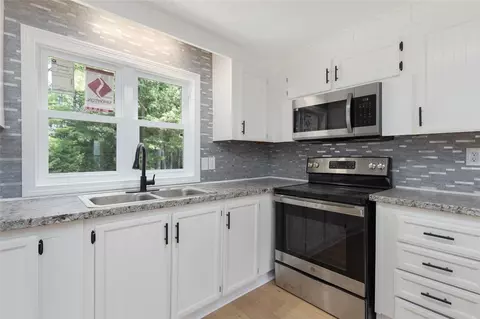 Kitchen - 6 Sherwood Valley Ln, Coventry, RI 02816 photo 1 of 3